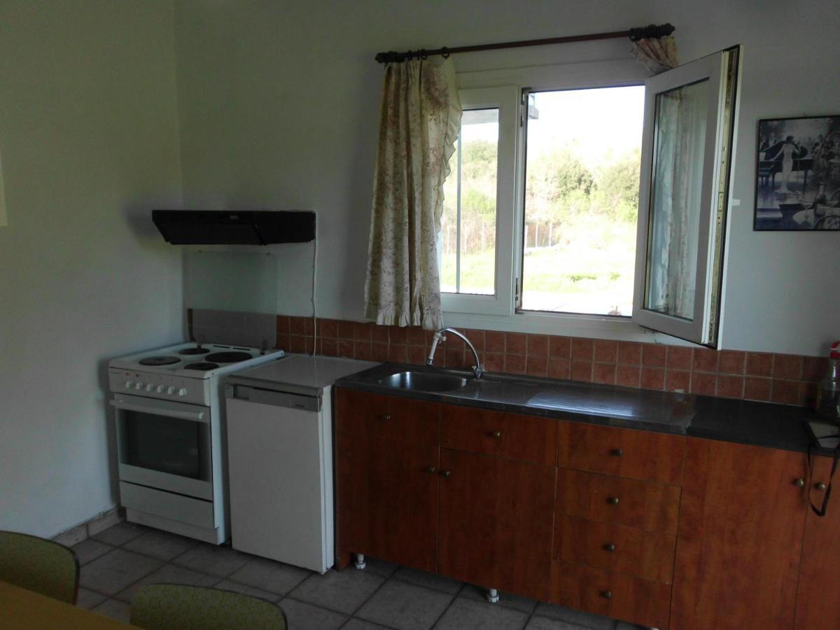 Tom'S House Apartment Skriperon Luaran gambar