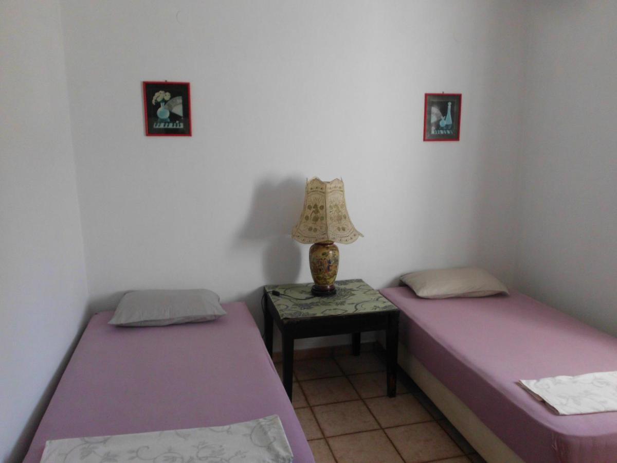 Tom'S House Apartment Skriperon Luaran gambar