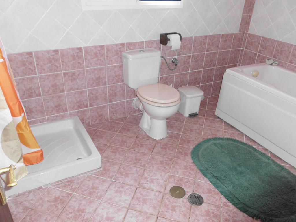Tom'S House Apartment Skriperon Luaran gambar