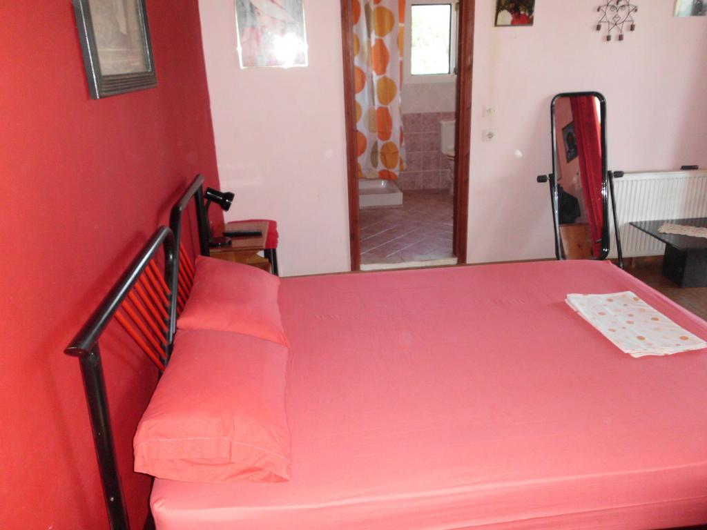 Tom'S House Apartment Skriperon Luaran gambar
