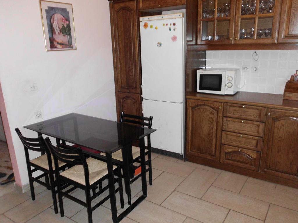 Tom'S House Apartment Skriperon Luaran gambar