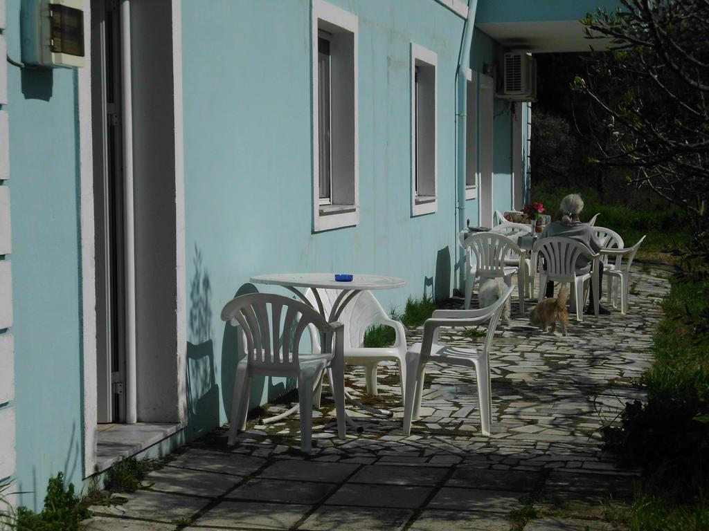 Tom'S House Apartment Skriperon Luaran gambar