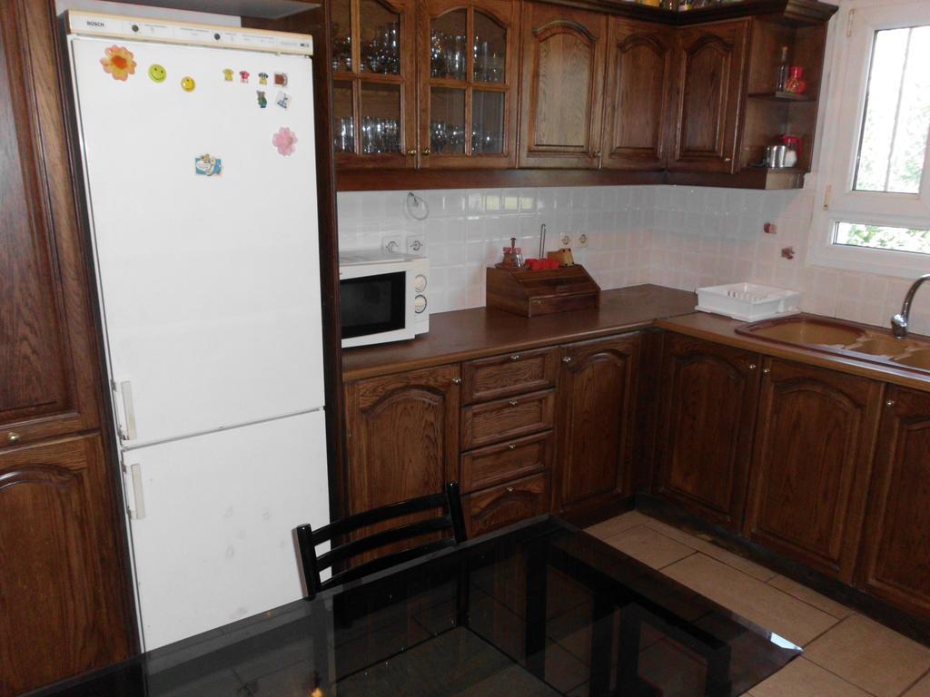 Tom'S House Apartment Skriperon Luaran gambar