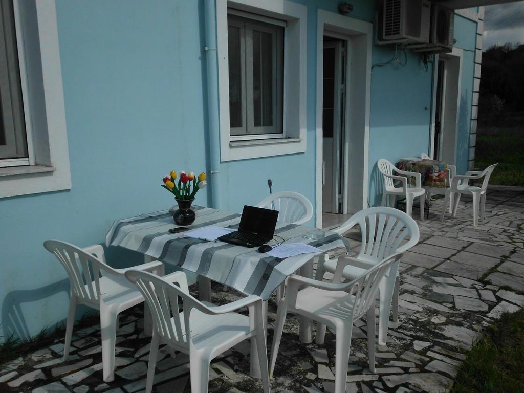 Tom'S House Apartment Skriperon Luaran gambar