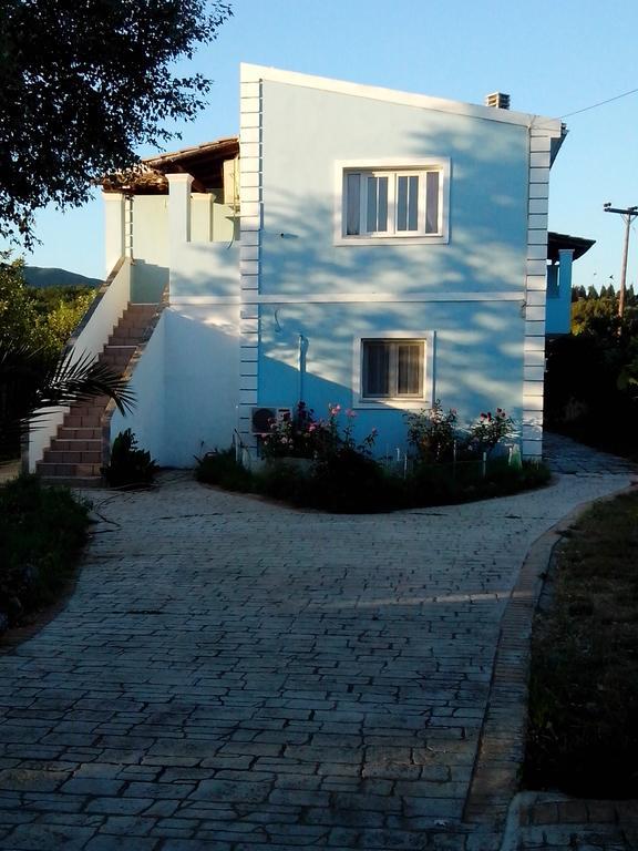 Tom'S House Apartment Skriperon Luaran gambar