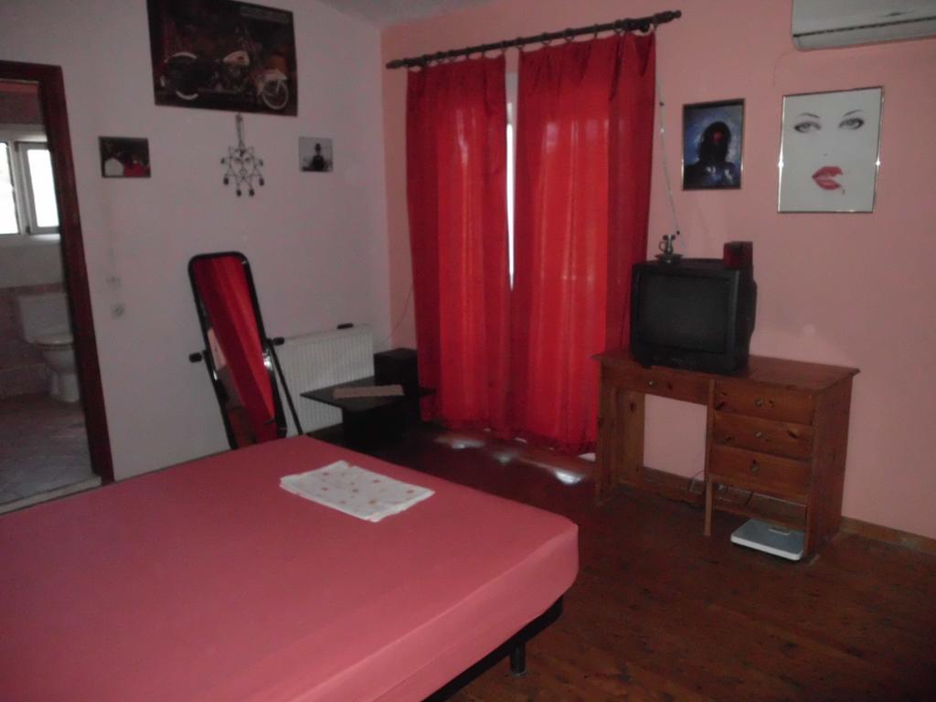 Tom'S House Apartment Skriperon Luaran gambar
