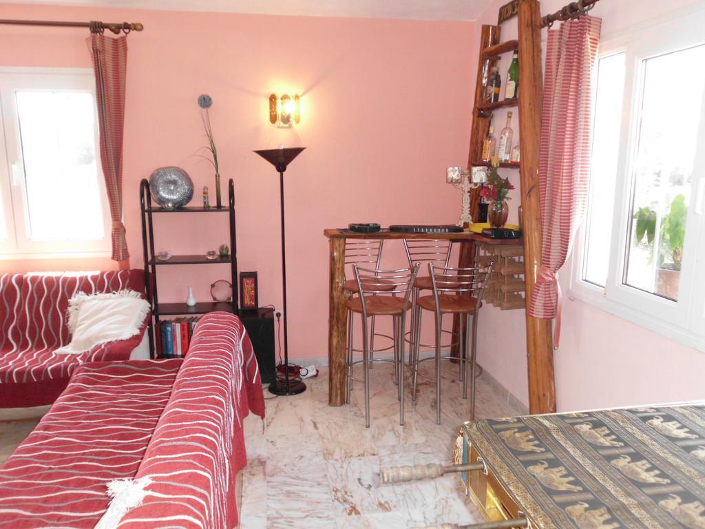 Tom'S House Apartment Skriperon Luaran gambar