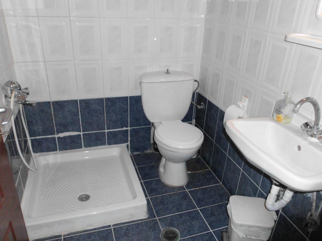 Tom'S House Apartment Skriperon Luaran gambar