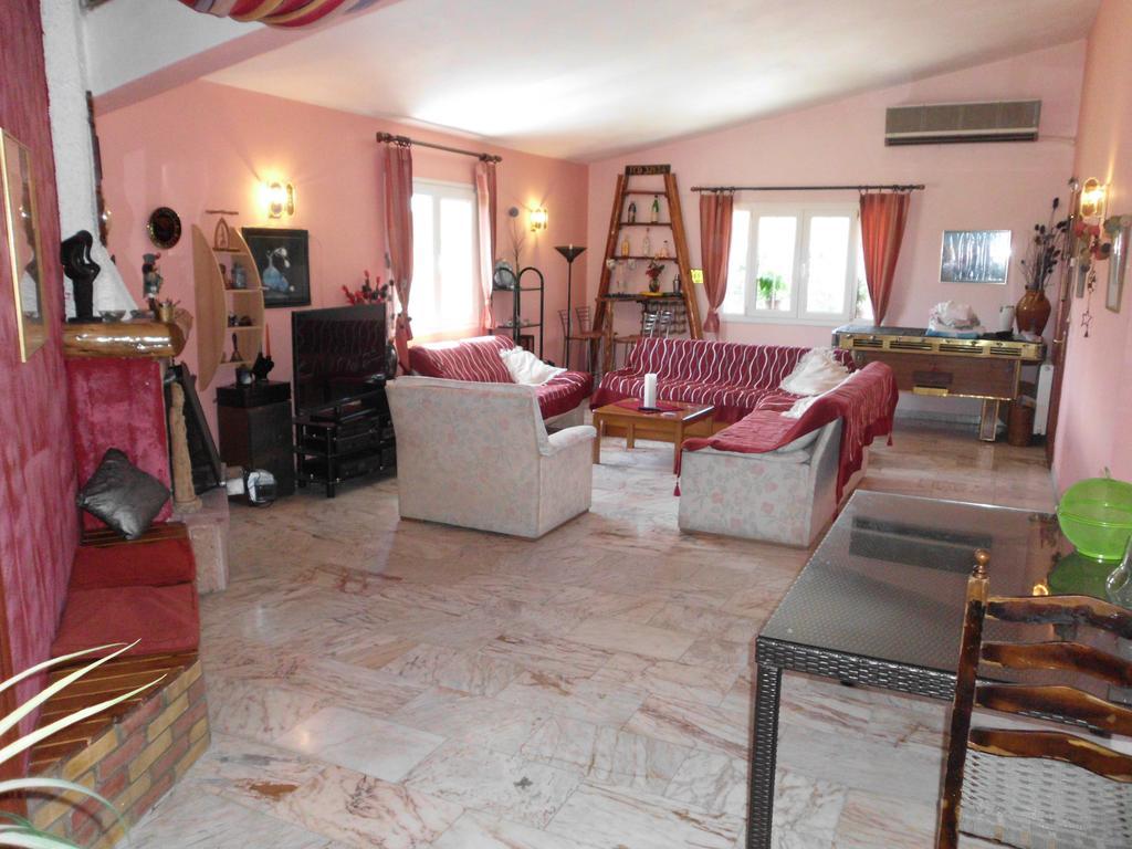 Tom'S House Apartment Skriperon Luaran gambar