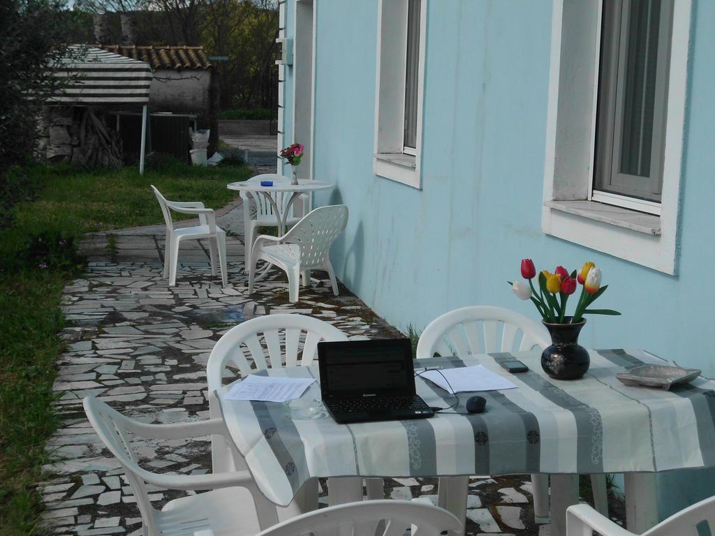 Tom'S House Apartment Skriperon Luaran gambar