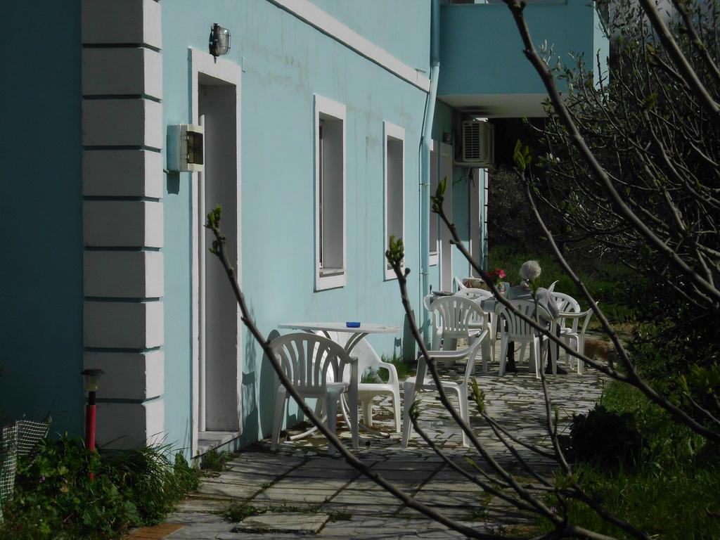 Tom'S House Apartment Skriperon Luaran gambar