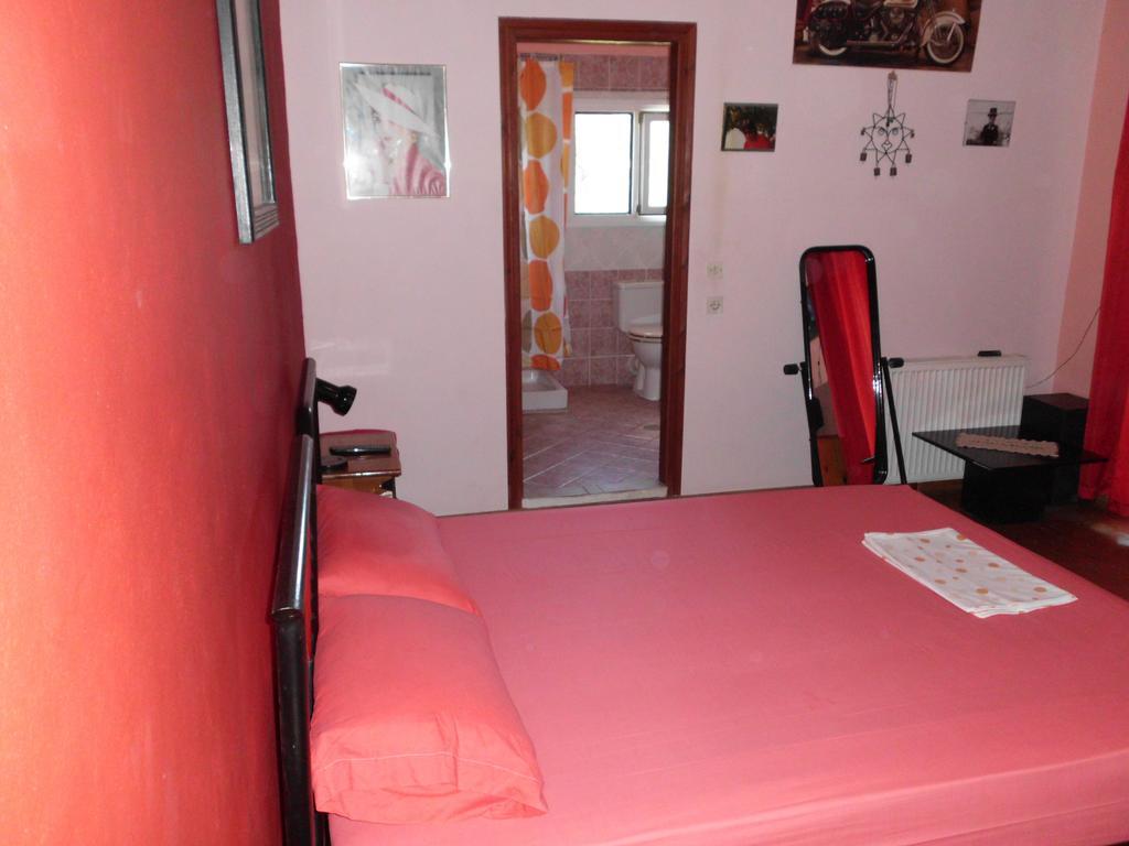Tom'S House Apartment Skriperon Luaran gambar