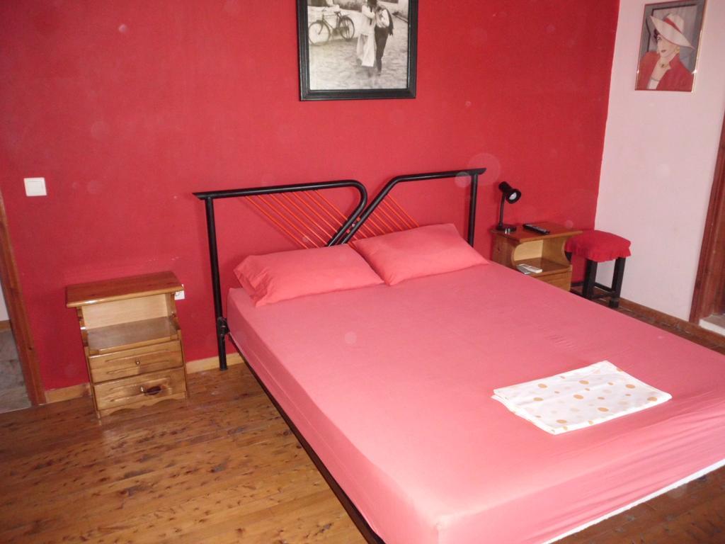 Tom'S House Apartment Skriperon Luaran gambar