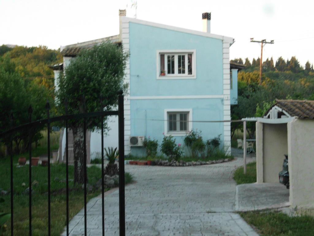 Tom'S House Apartment Skriperon Luaran gambar