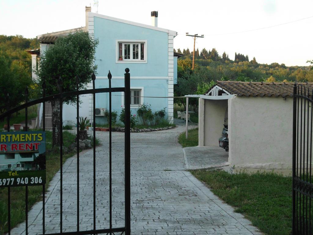 Tom'S House Apartment Skriperon Luaran gambar