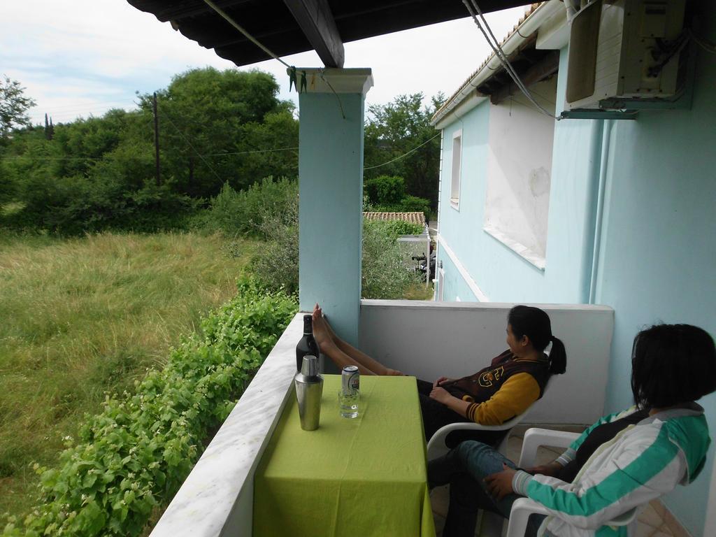 Tom'S House Apartment Skriperon Luaran gambar