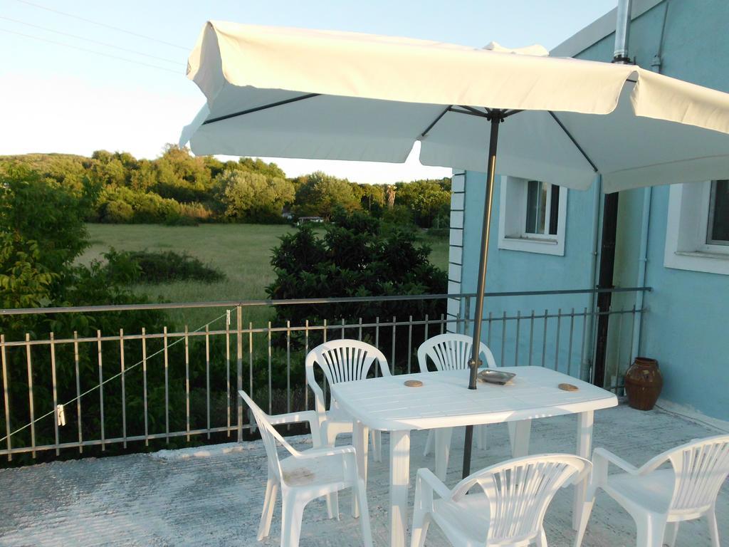 Tom'S House Apartment Skriperon Luaran gambar