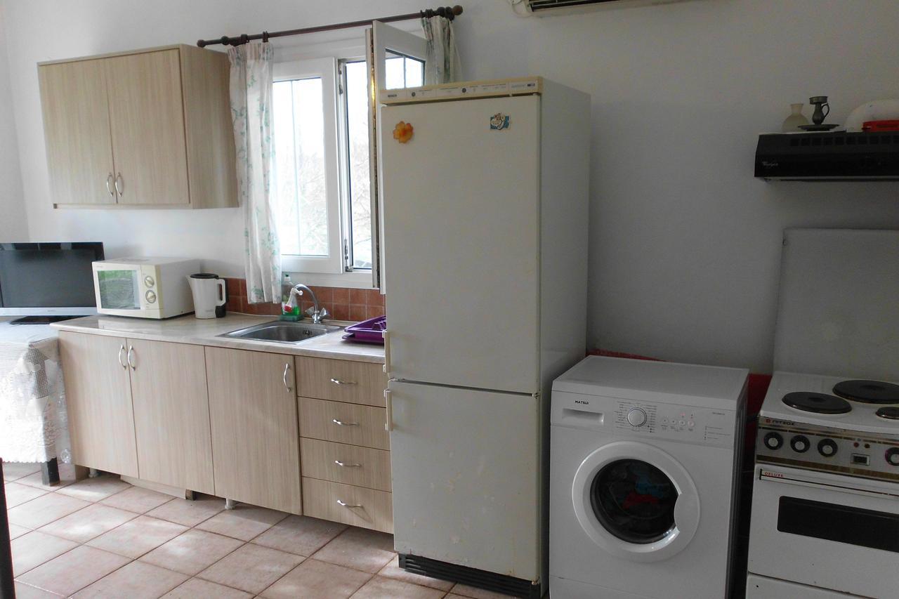 Tom'S House Apartment Skriperon Luaran gambar